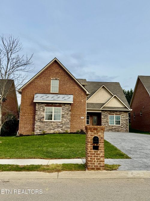 1538 Tsuga Dr, Alcoa, TN, 37701-1769 | Card Image