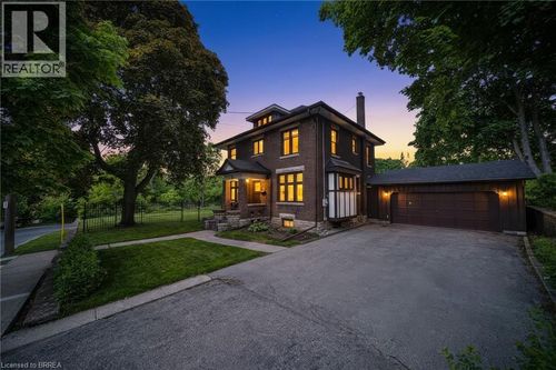 8 Abigail Avenue, Brantford, ON, N3R4R7 | Card Image