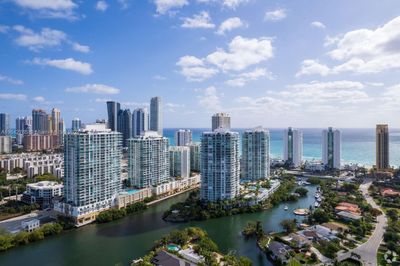 4-1701 - 300 Sunny Isles Blvd, Condo with 3 bedrooms, 3 bathrooms and null parking in Sunny Isles Beach FL | Image 2