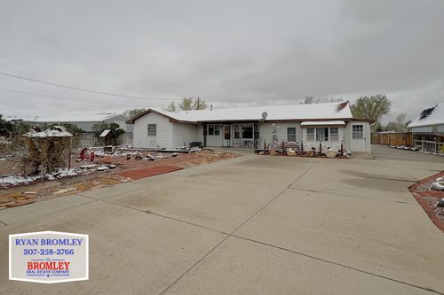 2070 River Meadows Rd, Casper, WY, 82604-2732 | Card Image