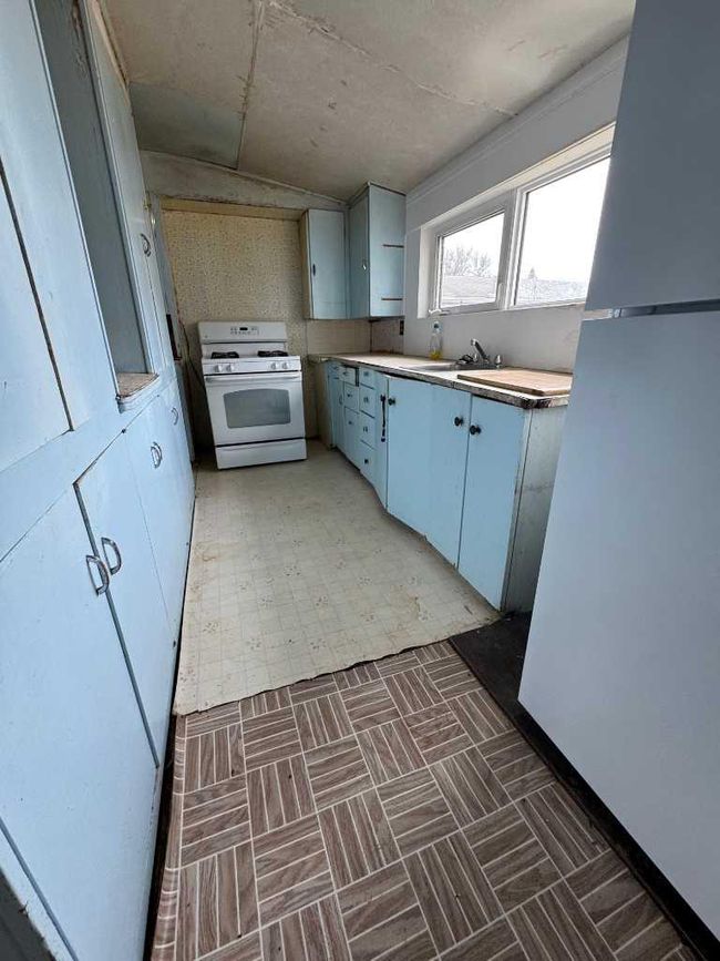 5824 52 Street, House other with 3 bedrooms, 2 bathrooms and 6 parking in Taber AB | Image 5