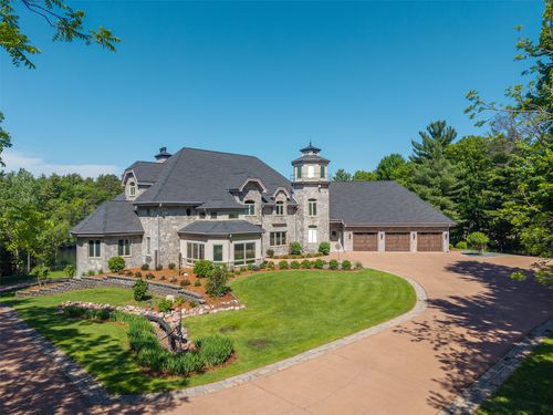 10452 43rd Ave, Lake Hallie, WI, 54729-5875 | Card Image