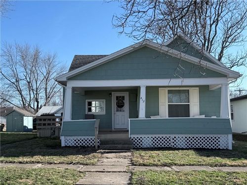 413 W 1st St, Cameron, MO, 64429-2102 | Card Image