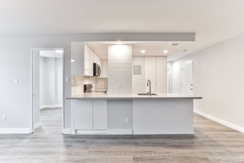 310-2603 Bathurst St, Toronto, ON, M6B2Z6 | Card Image
