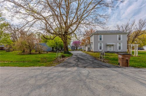 109 W Benton St, Tower Hill, IL, 62571-4002 | Card Image