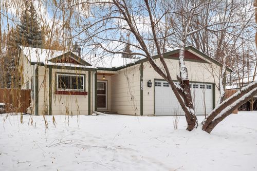 715 Liberty Heights Dr, Chaska, MN, 55318-1677 | Card Image