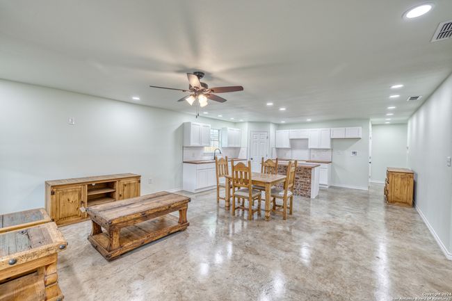 703 W Cargile St, House other with 3 bedrooms, 2 bathrooms and null parking in Uvalde TX | Image 10
