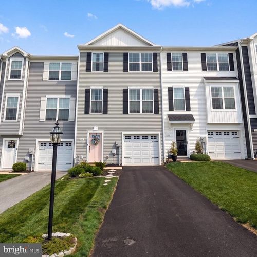 210 Hudson Blvd, RED LION, PA, 17356-8462 | Card Image