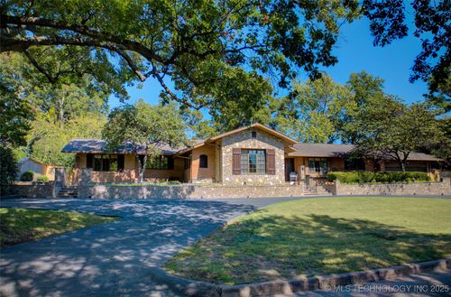 2879 E 34th St, Tulsa, OK, 74105-2919 | Card Image