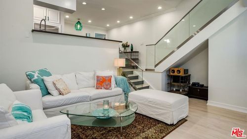 11-1144 17th St, Santa Monica, CA, 90402 | Card Image
