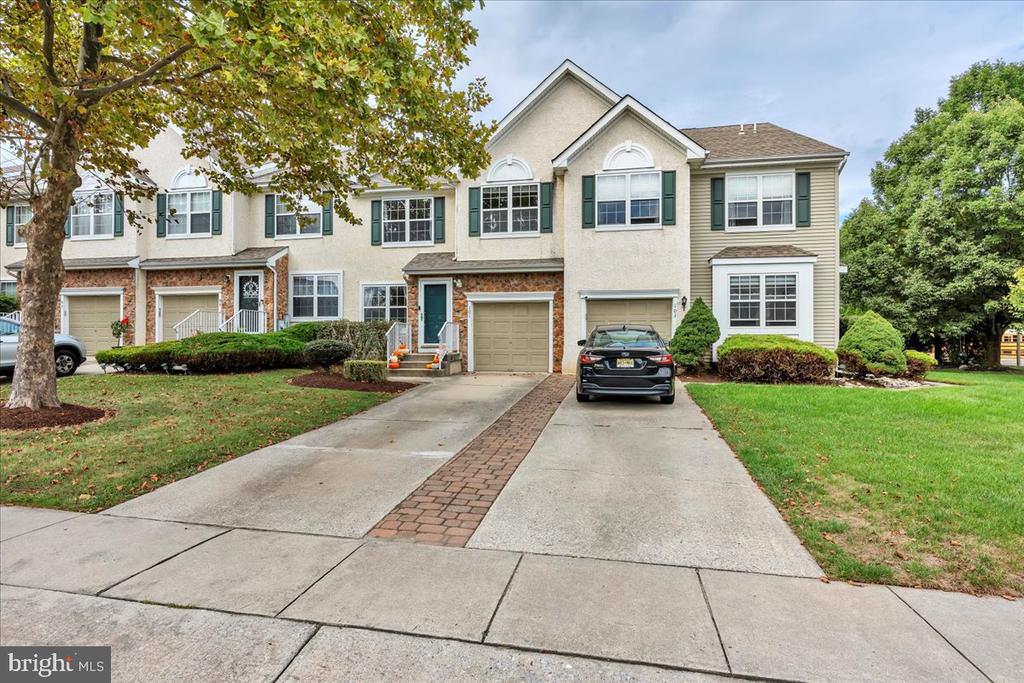 Hearthstone Ln, Marlton, NJ 08053