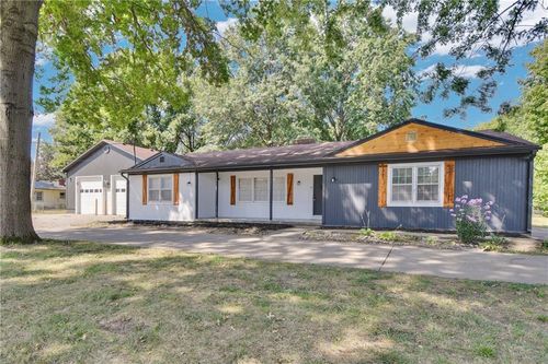 9712 Blue Ridge Blvd, Kansas City, MO, 64134-1356 | Card Image