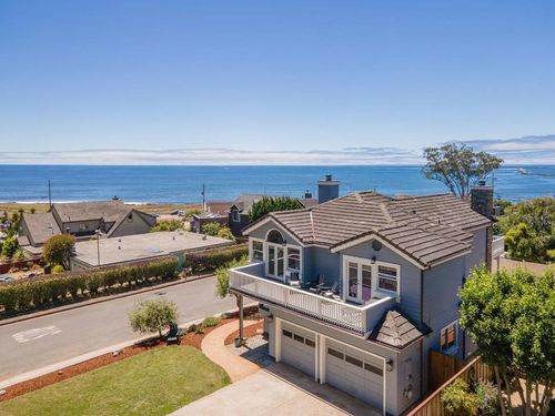 139 Santa Anna St, El Granada, CA, 94018-8218 | Card Image