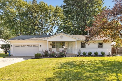 5847 Clement Dr, Lorain, OH, 44053-3712 | Card Image