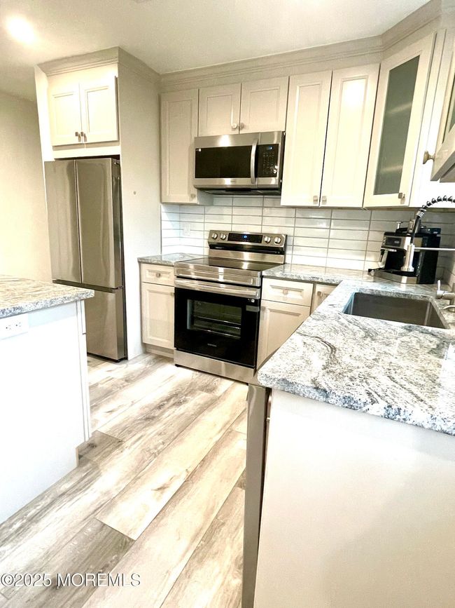 B - 19 Maplewood Dr, Home with 2 bedrooms, 2 bathrooms and null parking in Whiting NJ | Image 11
