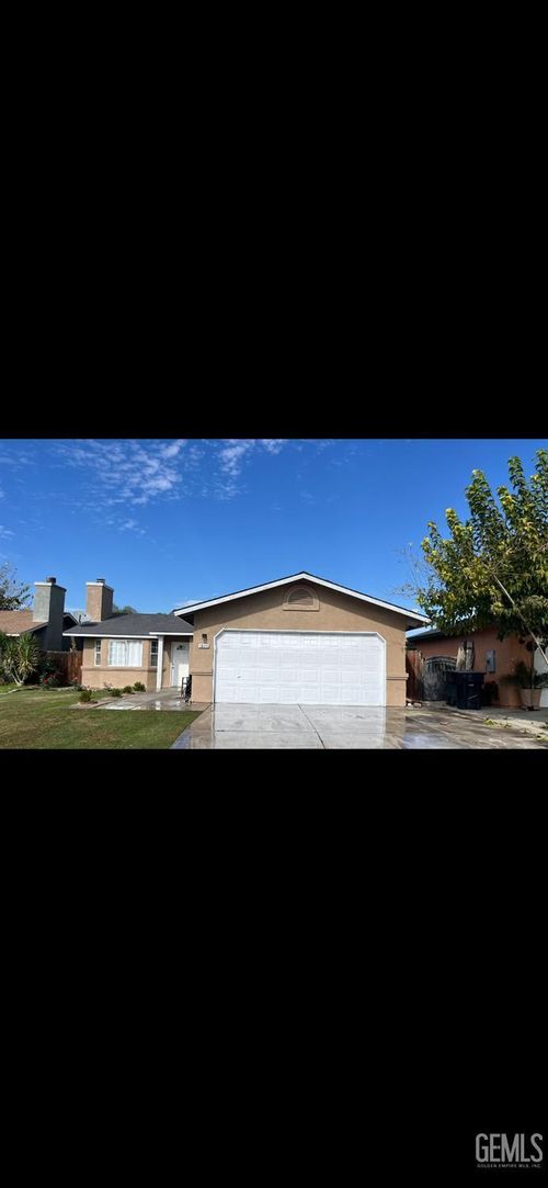 1024 Hazelnut St, Wasco, CA, 93280-3307 | Card Image