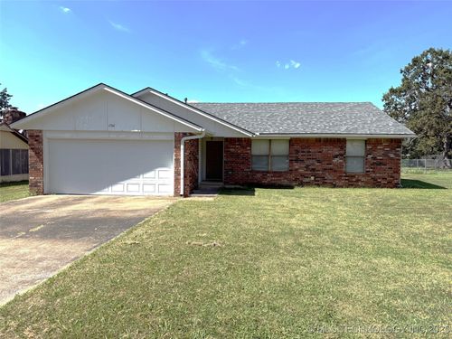1511 Oakwood Dr, Henryetta, OK, 74437-1857 | Card Image