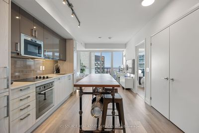 3203 - 77 Mutual St, Condo with 1 bedrooms, 1 bathrooms and 1 parking in Toronto ON | Image 2