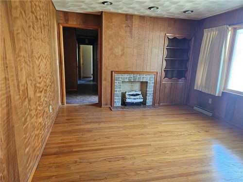 315 N Maple St, Windsor, IL, 61957-1318 | Card Image