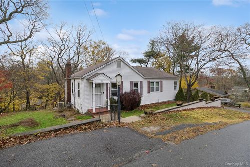 31 Amityville Rd, Sound Beach, NY, 11789-1317 | Card Image