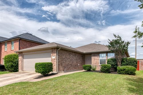 9020 Noontide Dr, Fort Worth, TX, 76179-5297 | Card Image