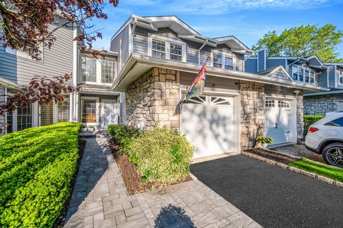 19 Hampshire Ct, Holbrook, NY, 11741-2852 | Card Image