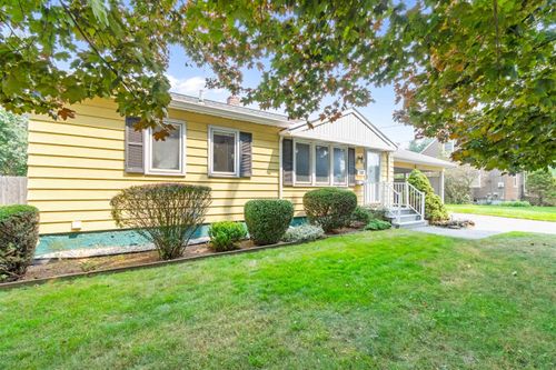 105 Iroquois Ave, Essex Junction, VT, 05452-3537 | Card Image