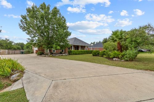 1205 Mountain View Dr, San Marcos, TX, 78666-4947 | Card Image