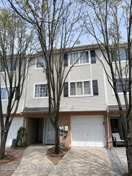 28 White Oak Ln, Staten Island, NY, 10309-1945 | Card Image