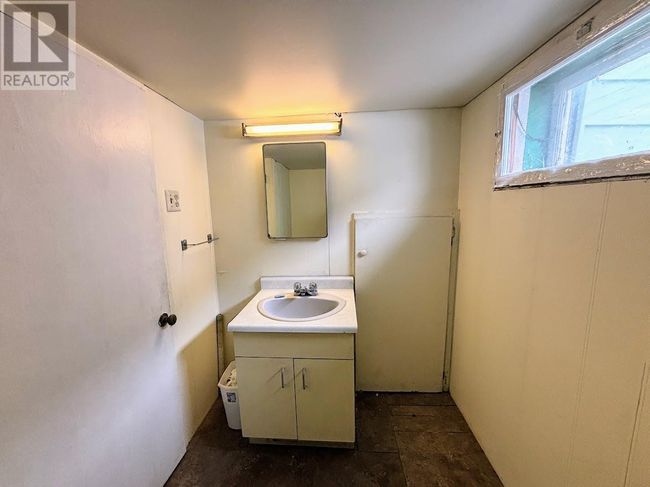 68 Neebig Ave, Home with 3 bedrooms, 2 bathrooms and null parking in Manitouwadge ON | Image 29