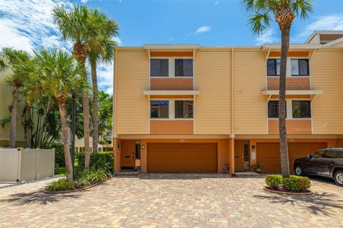 533 Sandy Hook Rd, TREASURE ISLAND, FL, 33706-1212 | Card Image