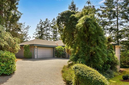 4404 Meadowood Pl, Victoria, BC, V8X4V7 | Card Image