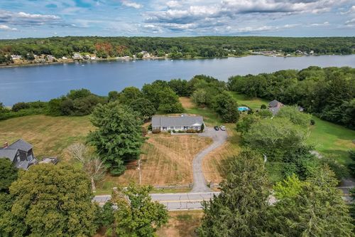 190 Nanaquaket Rd, Tiverton, RI, 02878-4718 | Card Image