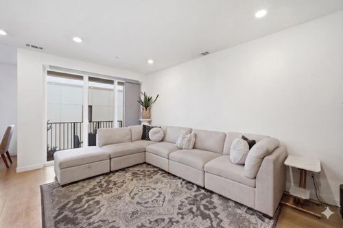 493 Cambridge St, San Francisco, CA, 94134-1325 | Card Image