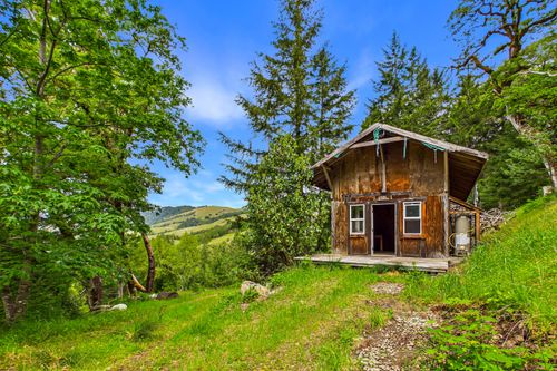 539 Wade Road, Garberville, CA, 95542 | Card Image