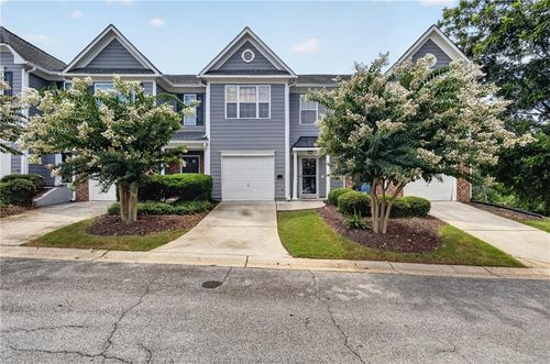 6647 Splashwater Dr, Flowery Branch, GA, 30542-7615 | Card Image