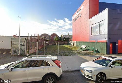 22-11 45th St, Astoria, NY, 11105-1335 | Card Image