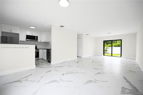 1-2-100 Sw 7th St, Hallandale Beach, FL, 33009-7046 | Card Image