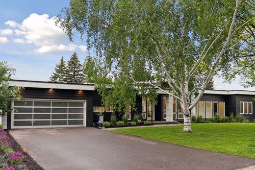 209 Westwood Dr N, Golden Valley, MN, 55422-5260 | Card Image