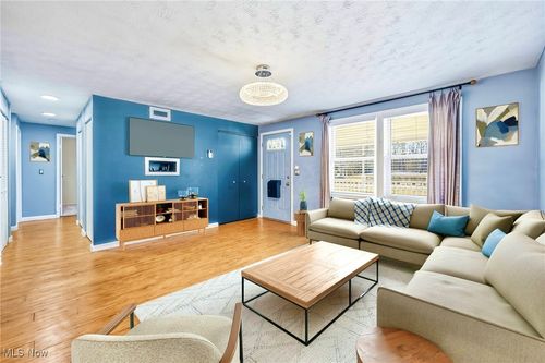 245 North Rd, Niles, OH, 44446-2057 | Card Image