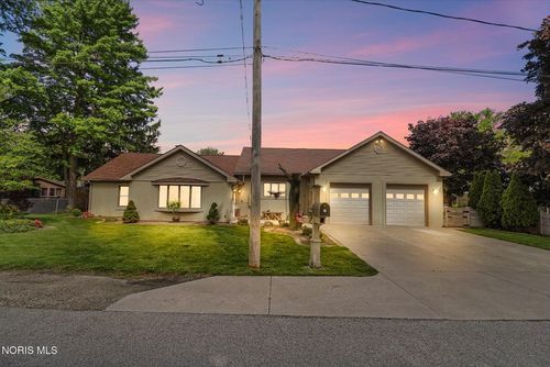 1925 Seaford Dr, Oregon, OH, 43616-4561 | Card Image