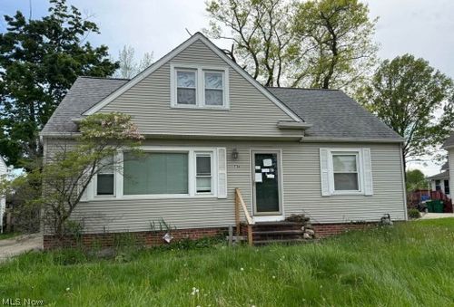 736 E 305th St, Willowick, OH, 44095-4900 | Card Image