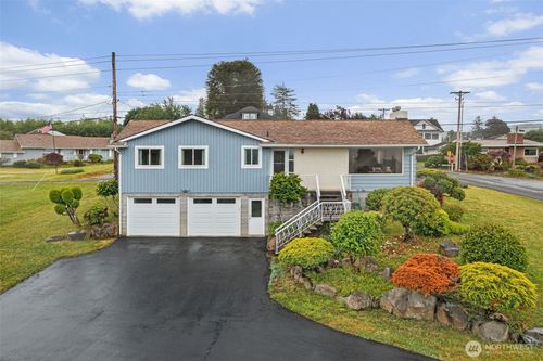 209 Harrison St, Raymond, WA, 98577-9016 | Card Image