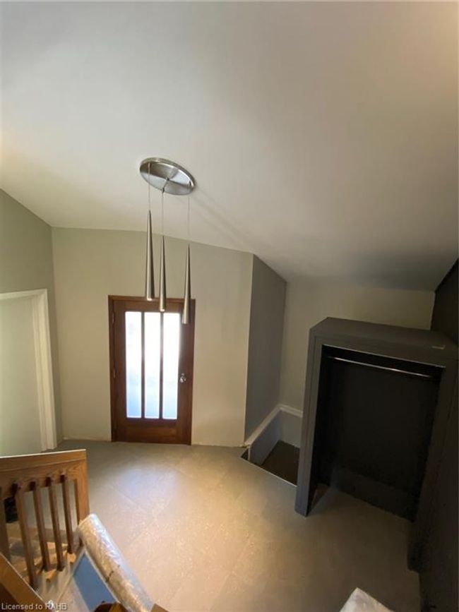 38 Oak Ave, House other with 3 bedrooms, 2 bathrooms and 5 parking in Dundas ON | Image 6