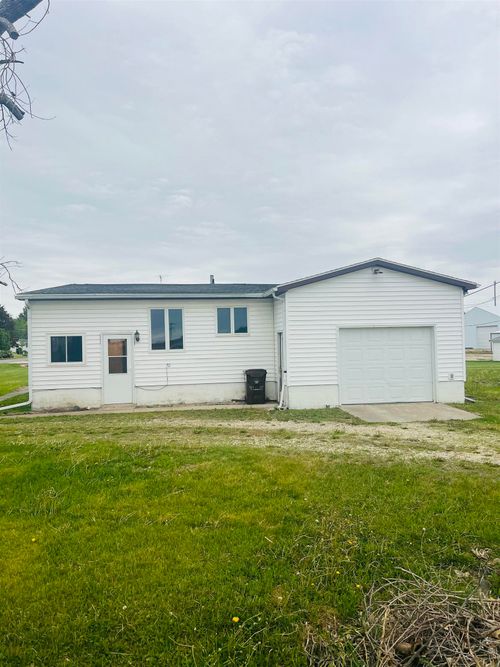 15702 Kilpatrick St, Aplington, IA, 50604-9391 | Card Image