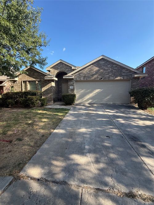 2034 Kings Forest Dr, Heartland, TX, 75126-8276 | Card Image