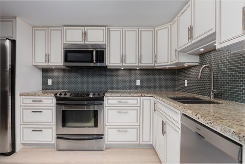 205-1128 Quebec St, Vancouver, BC, V6A4E1 | Card Image