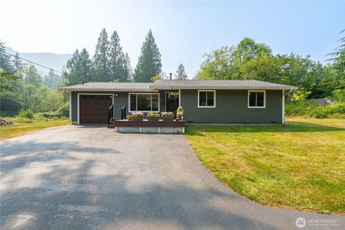 17727 Cedar Falls Rd Se, North Bend, WA, 98045-9371 | Card Image