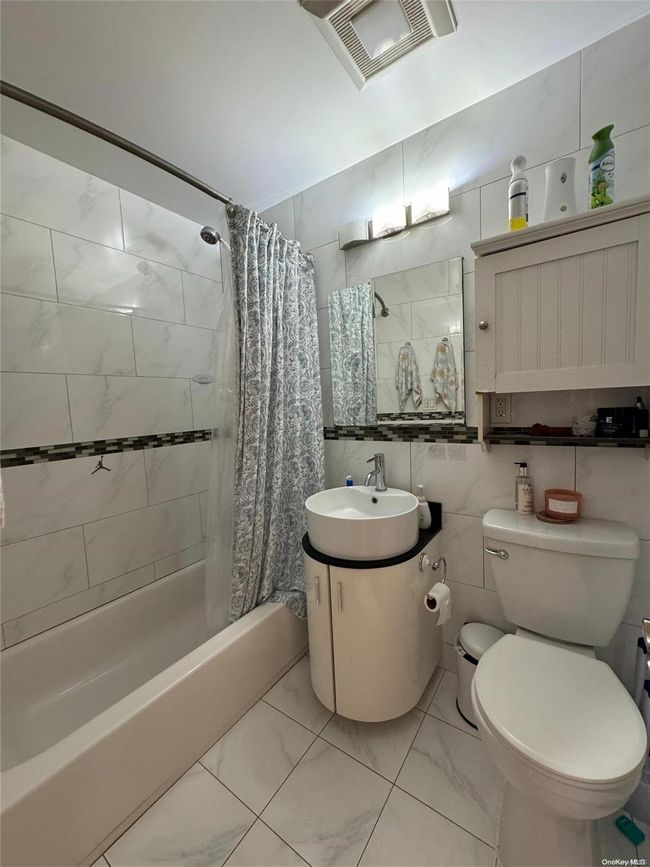 1303 128 Th St, Home with 6 bedrooms, 4 bathrooms and null parking in College Point NY | Image 5
