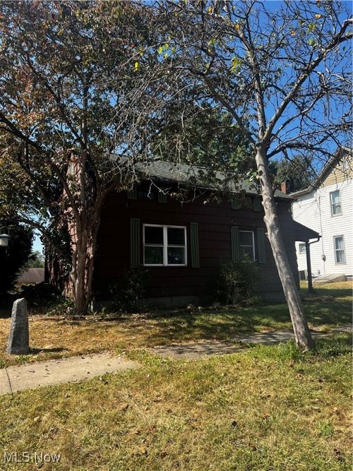 223 High St Se, Canal Fulton, OH, 44614-1141 | Card Image